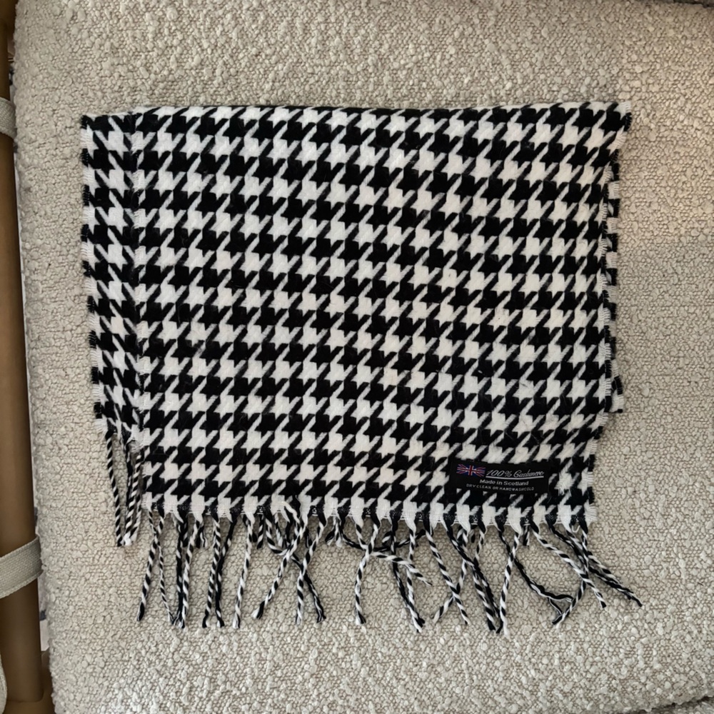 100% Cashmere Black and White Houndstooth Scarf